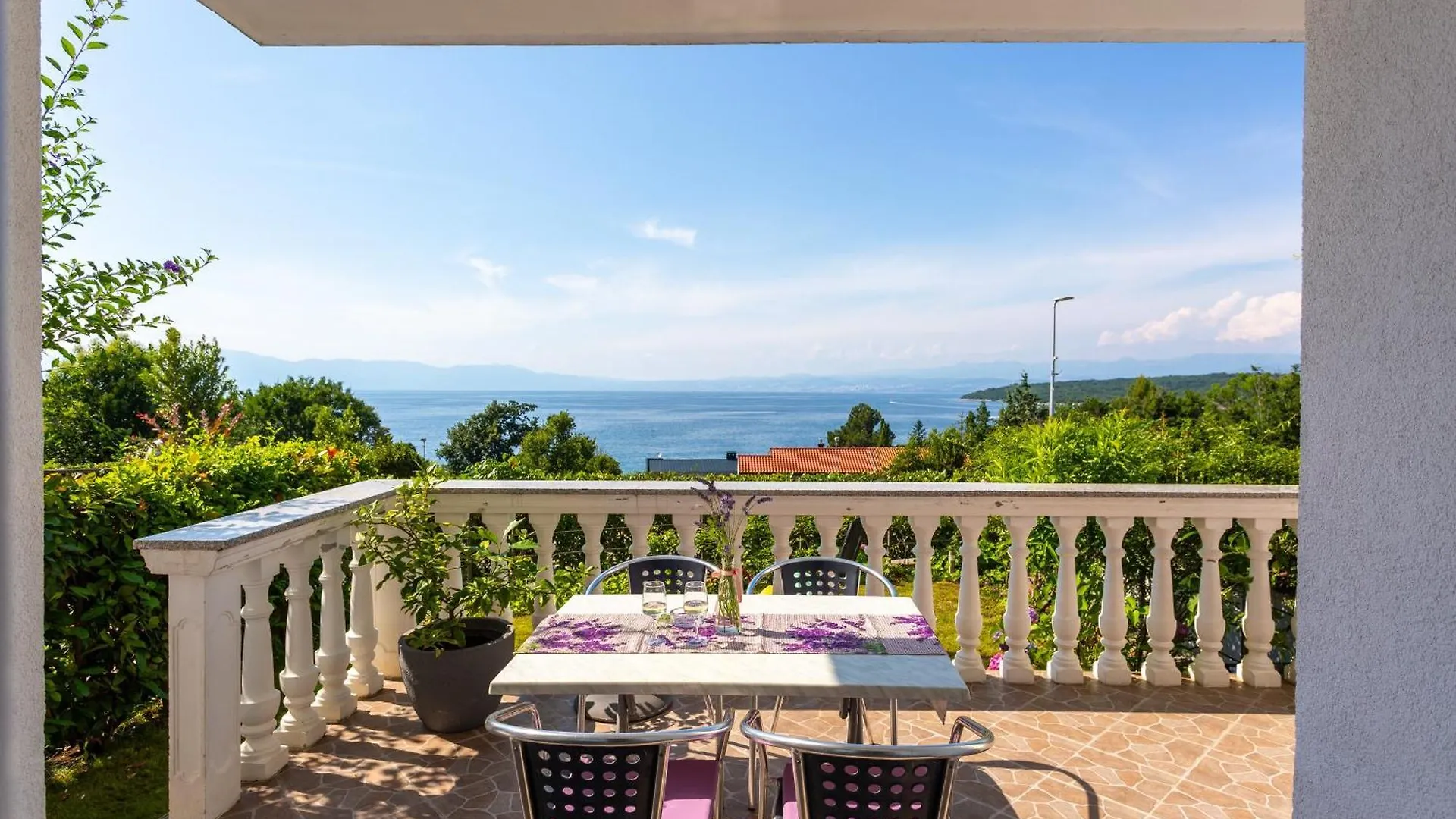 Apartment Njivice 5295B Κροατία