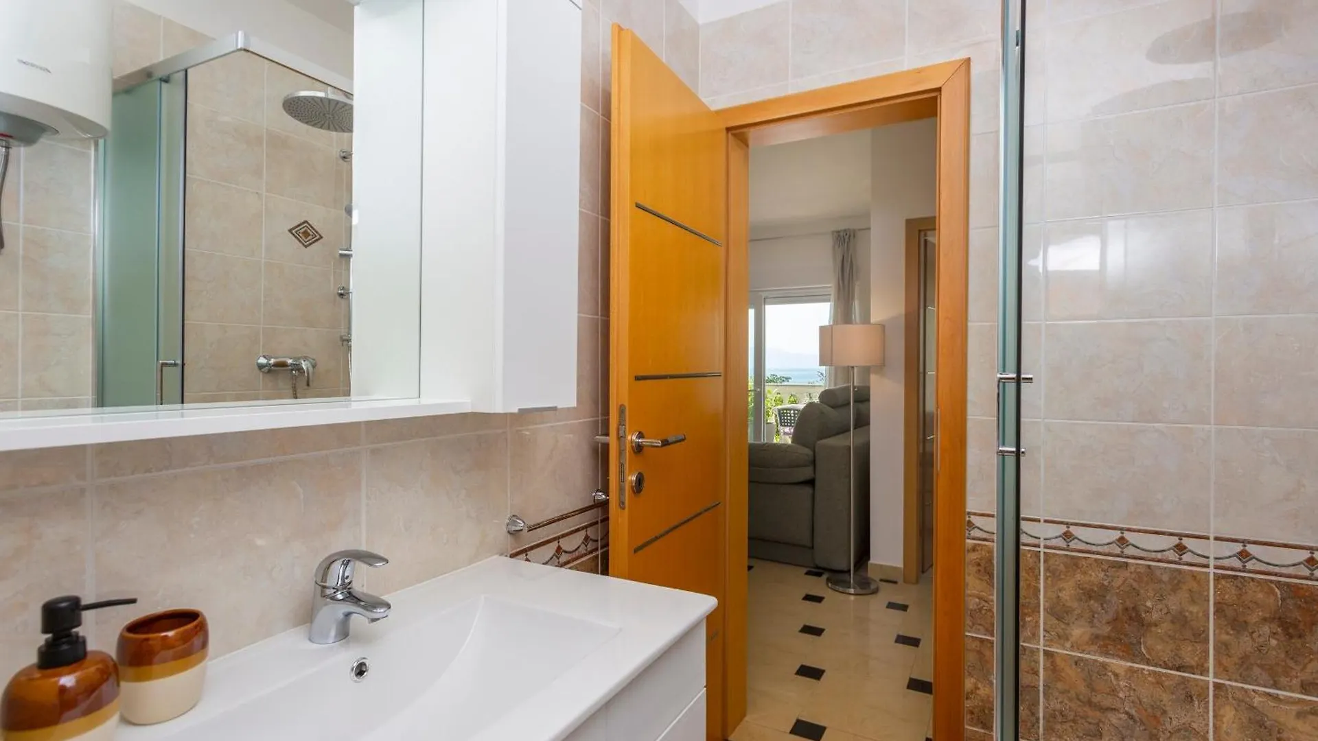 Apartment Njivice 5295B