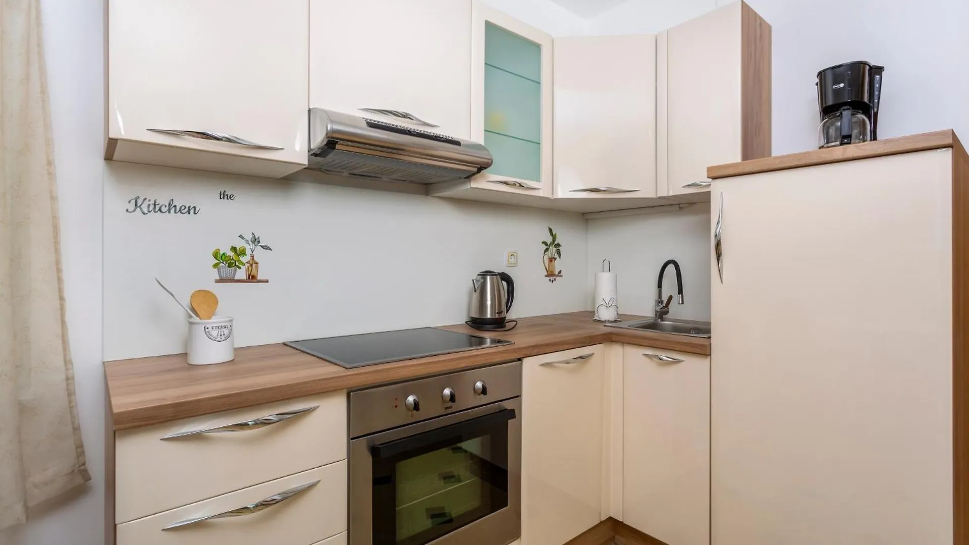 Apartment Njivice 5295B