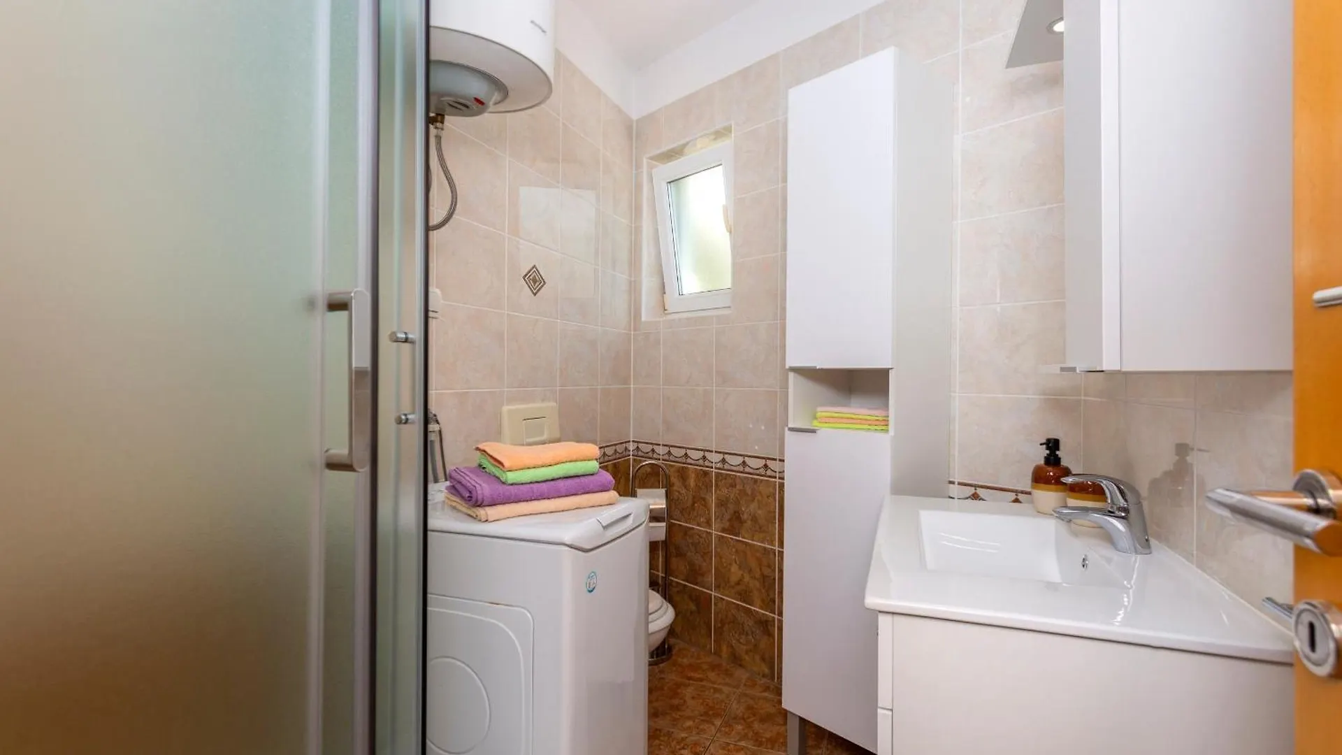 Apartment Njivice 5295B