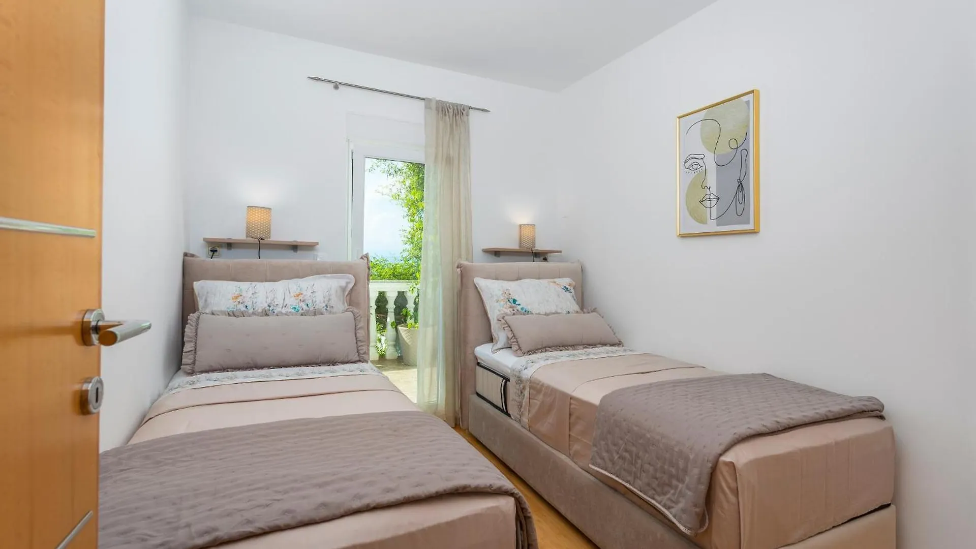 Apartment Njivice 5295B Chorvatsko