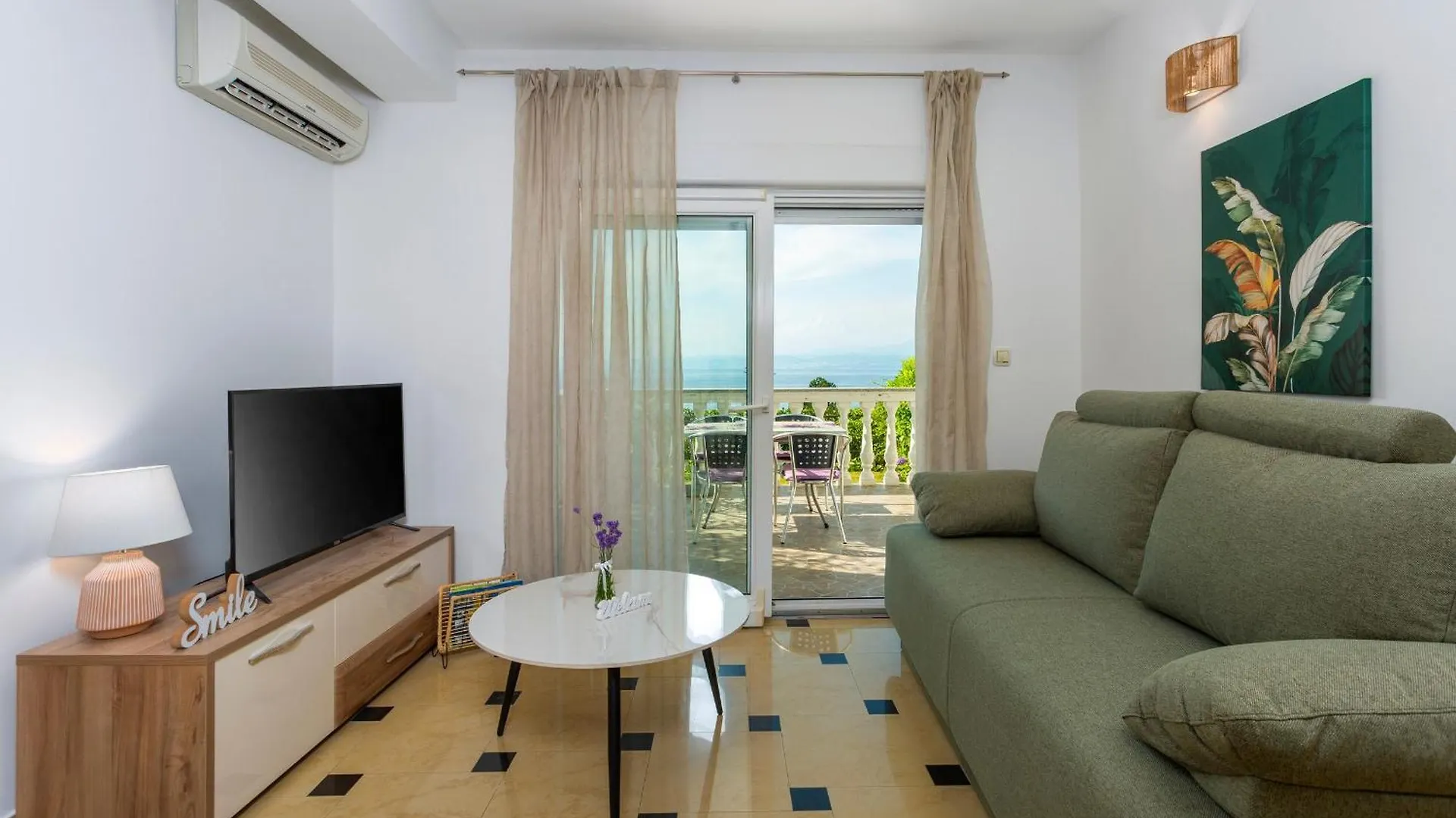 Apartment Njivice 5295B