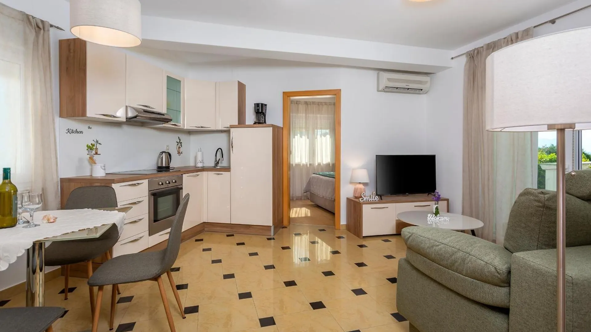 Apartment Njivice 5295B Κροατία
